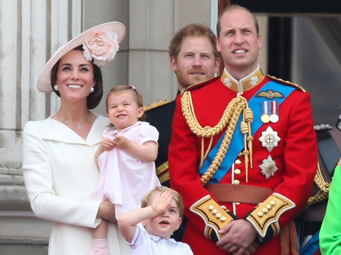 Английская семья видео. Королевская семья. Английская Королевская семья. Принцы британской короны. Семья на английском.
