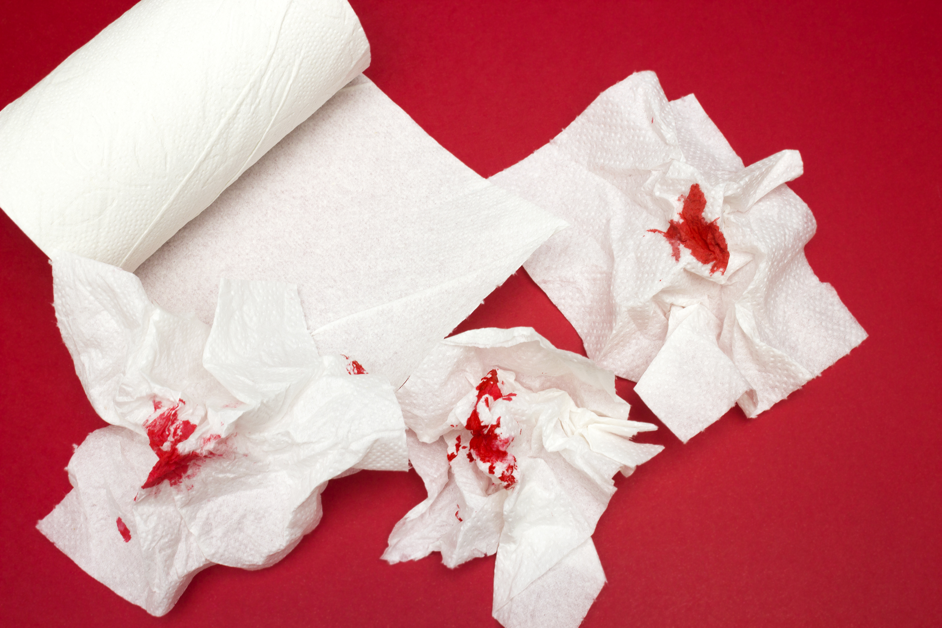 Кровь на туалетной бумаге