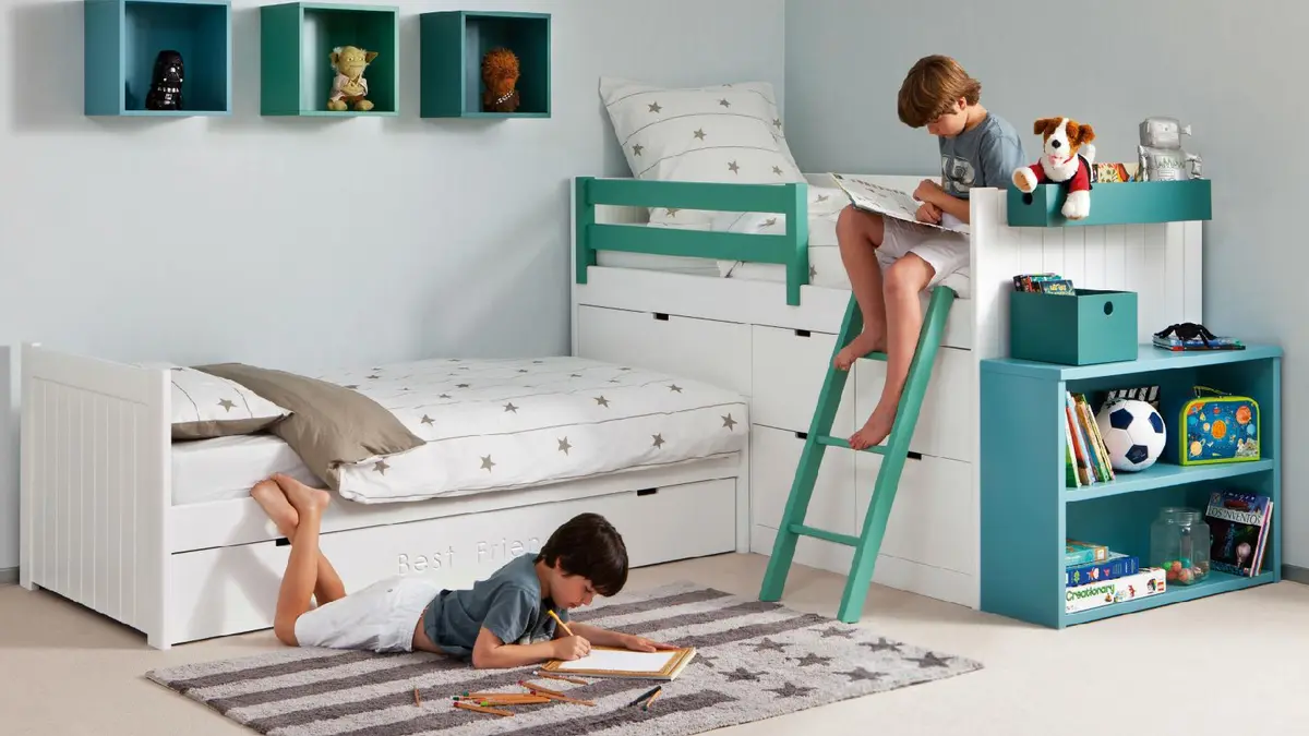 Zidle Proti Unave A Lampa Ktera Nabiji Mobil Vychytavky Do