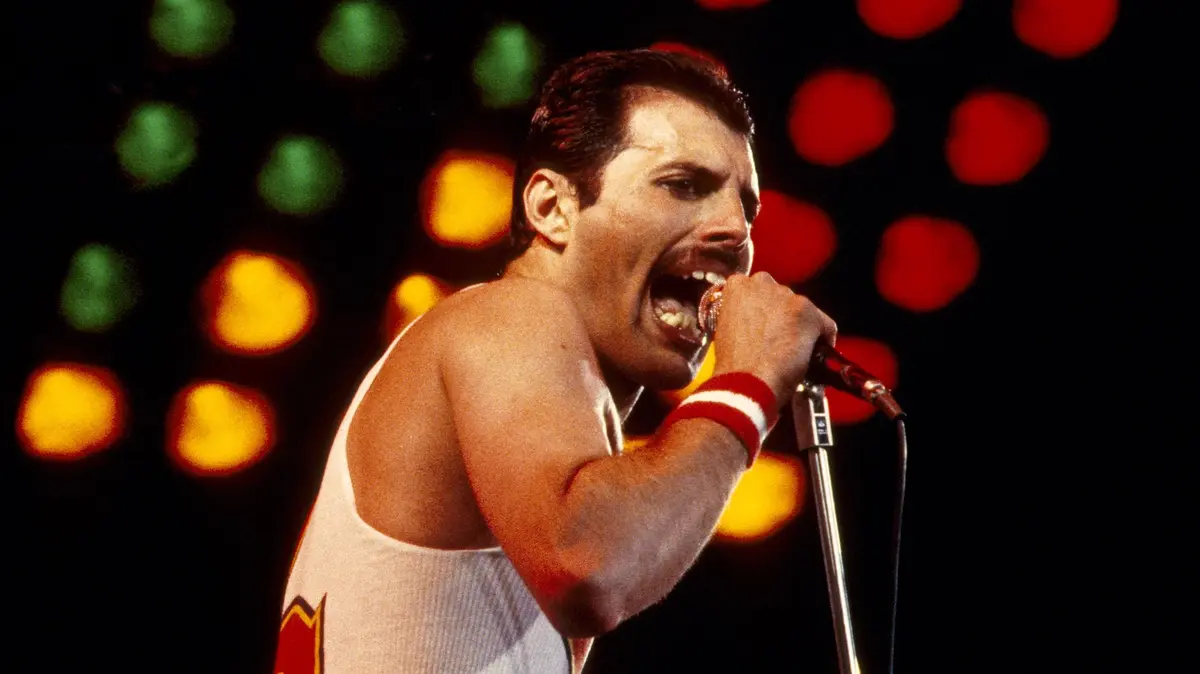 Freddie Mercury Dnes Je To 28 Let Od Jeho Smrti