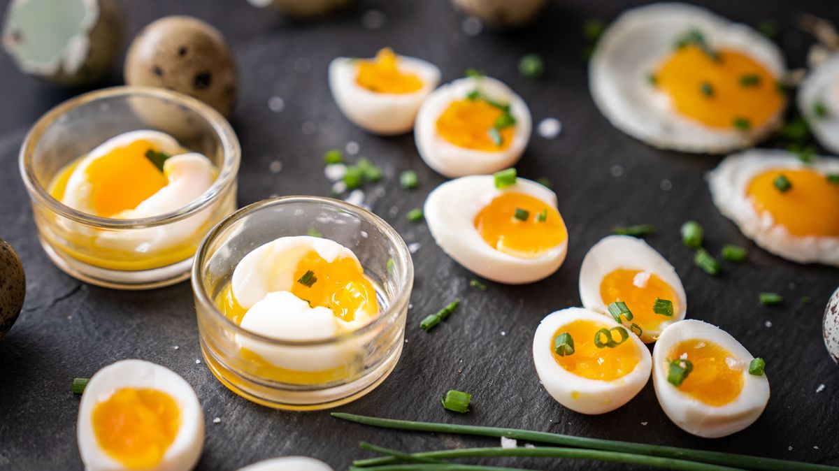 Jak nejlépe oloupat křepelčí vejce?