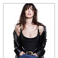 Anne Hathaway v nedávné kampani pro Versace