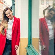 Nakupování oblečení nemá příliš v lásce, ale občas si ráda pořídí pár kousků od českých návrhářů