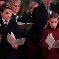 V kostele zpívají i králova vnoučata princ George a princezna Charlotte