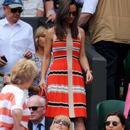 Květen 2013. Proužkované šaty značky Temperley London jsou staré deset let, a přesto by zabodovaly i dnes. A nejen na tenise