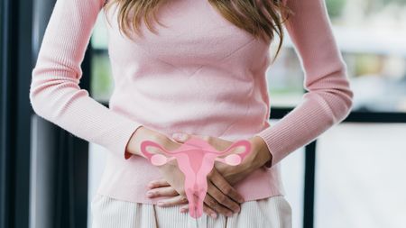 Na rakovinu děložního čípku umírají tisíce žen. Pět varovných příznaků, které není dobré přehlížet