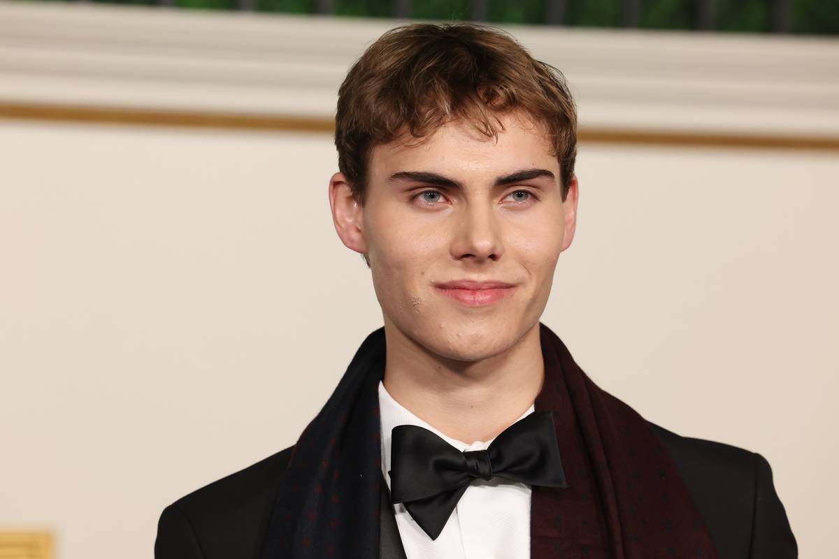 Herec Rufus Kampa si v šesté řadě Koruny zahraje mladšího prince Williama