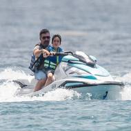 Simon Cowell se synem při vodních radovánkách