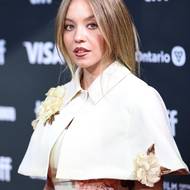 Lowlights: Sydney Sweeney si nechala svoji přirozeně blond trochu ztmavit. Chce to ale oko detektiva. A přesně takto má dobrá kadeřnická práce vypadat