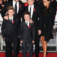 Rok 2013: Beckhamovi ve společnosti – na fotce jim chybí dcera Harper, které byly v té době dva roky.