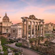 Forum Romanum vypadá při západu slunce úchvatně