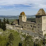 Kašperk, nejvýše položený královský hrad v Čechách, je notoricky známou dominantou Šumavy