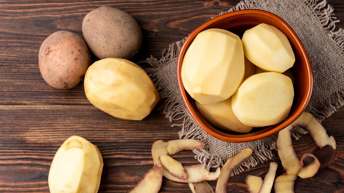 Proč loupat brambory?