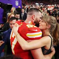 Po vítězství se Travis Kelce dočkal opravdu vřelého objetí od své přítelkyně Taylor Swift