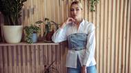 Jak kombinovat (ne)obyčejnou košili? Stylistka radí: Noste ji přes šaty nebo knoflíky dozadu