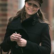 I když jí pronásledovali fotografové na každém kroku, Kate se vždy snažila zachovat si na tváři úsměv