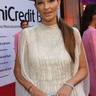 Loňskou rekordmankou byla pravděpodobně modelka Nikol Švantnerová. Celkově se hodnota jejích šperků ALO Diamonds (prsteny, náušnice, náramek) šplhala přes 6 milionů