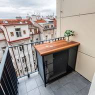 K bytu patří i malý balkon