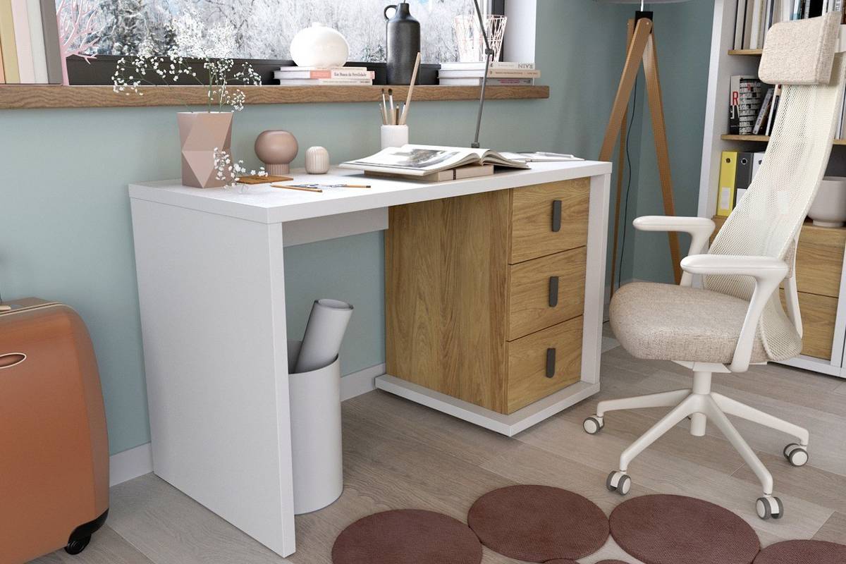 Starší školáci a studenti potřebují hlavně pracovní stůl a židli – pamatujte na to, aby stůl byl dost prostorný a kancelářská židle podporovala zdravé držení těla