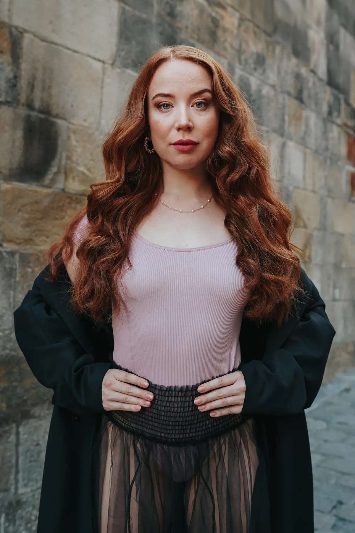 S Alenou Dolakovou O Anne Z Hollywoodu Leonardovi A Zenskem Pratelstvi Mladá česká herečka alena doláková sice žije v l.a., o čemž každý týden píše na reflex.cz, ale někdy taky musí do čech, kvůli práci. s alenou dolakovou o anne z hollywoodu