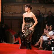 V šatech s blýskavými plíšky si došla pro třetí slavičí místo i v roce 2010