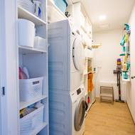 V dolním patře se nachází také úklidová místnost, kde má Andrea vše řádně srovnané