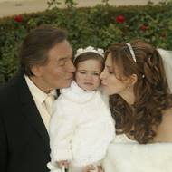 Svatba v roce 2008 byla pro všechny šok. Za družičku jim šla prvorozená dcera. Věrnost na celý život si slíbili v Las Vegas
