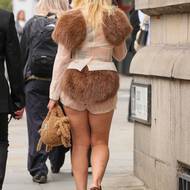 Jedno je jisté – Palomu Faith ze sezení na přehlídce zadek určitě nebolel