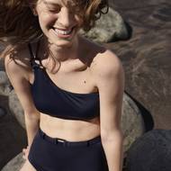 Bikiny C&A, podprsenka 19,99 eura (cca 492 Kč), kalhotky 12,99 eura (cca 320 Kč), dostupné online