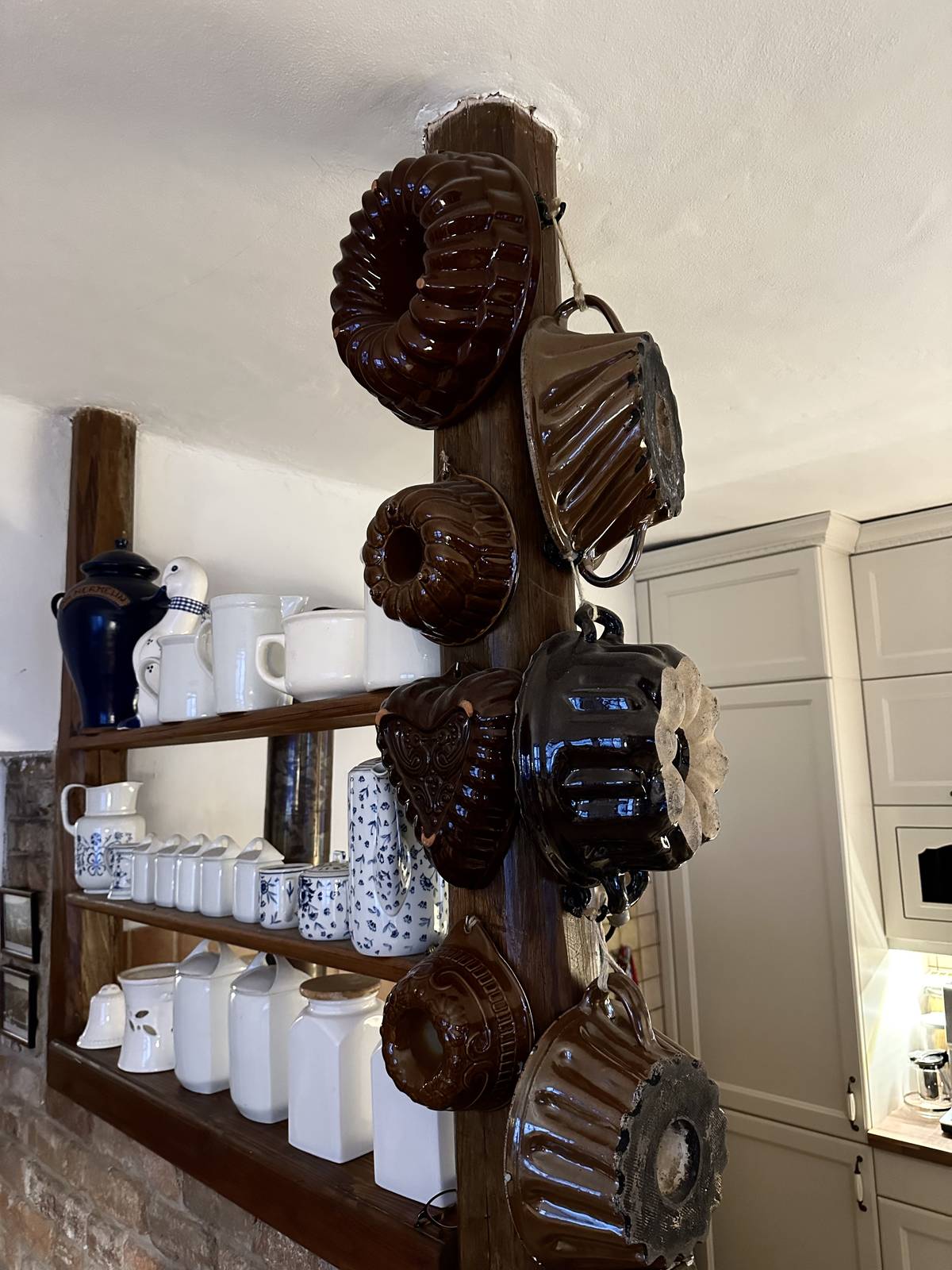 Keramické bábovky i další nádobí jsou rodinným dědictvím