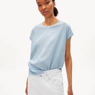 Tričko z biobavlny Armedangels, 899 Kč, prodává Nila Store.