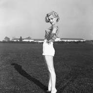 Marilyn Monroe byla sexsymbolem 50. let a ano, i ona nosila bullet podprsenky, které svým tvarem připomínaly náboj