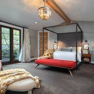 Jedna z devíti ložnic, které v Bel Air najdete