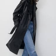 Koženkový trenčkot Pull & Bear, 1 399 Kč