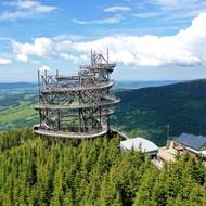 V okolí Stezky v oblacích na Dolní Moravě najdete spoustu značených turistických tras pro pěší i cyklisty