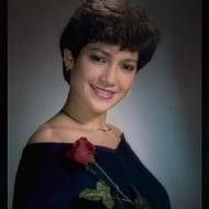 Tady by možná slavnou herečku a zpěvačku poznal málokdo. Snad jen podle úsměvu