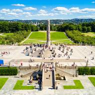 Vigeland Park je na procházky a letní pikniky jako stvořený. Najdete v něm více než 200 soch