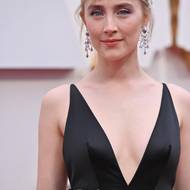 Důkaz, že krátkou ofinu mohou vynést i éterické bytosti: herečka Saoirse Ronan ji takhle nosila před 4 lety