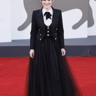 Winona Ryder vsadila na elegantní a šmrncovní klasiku od značky Chanel