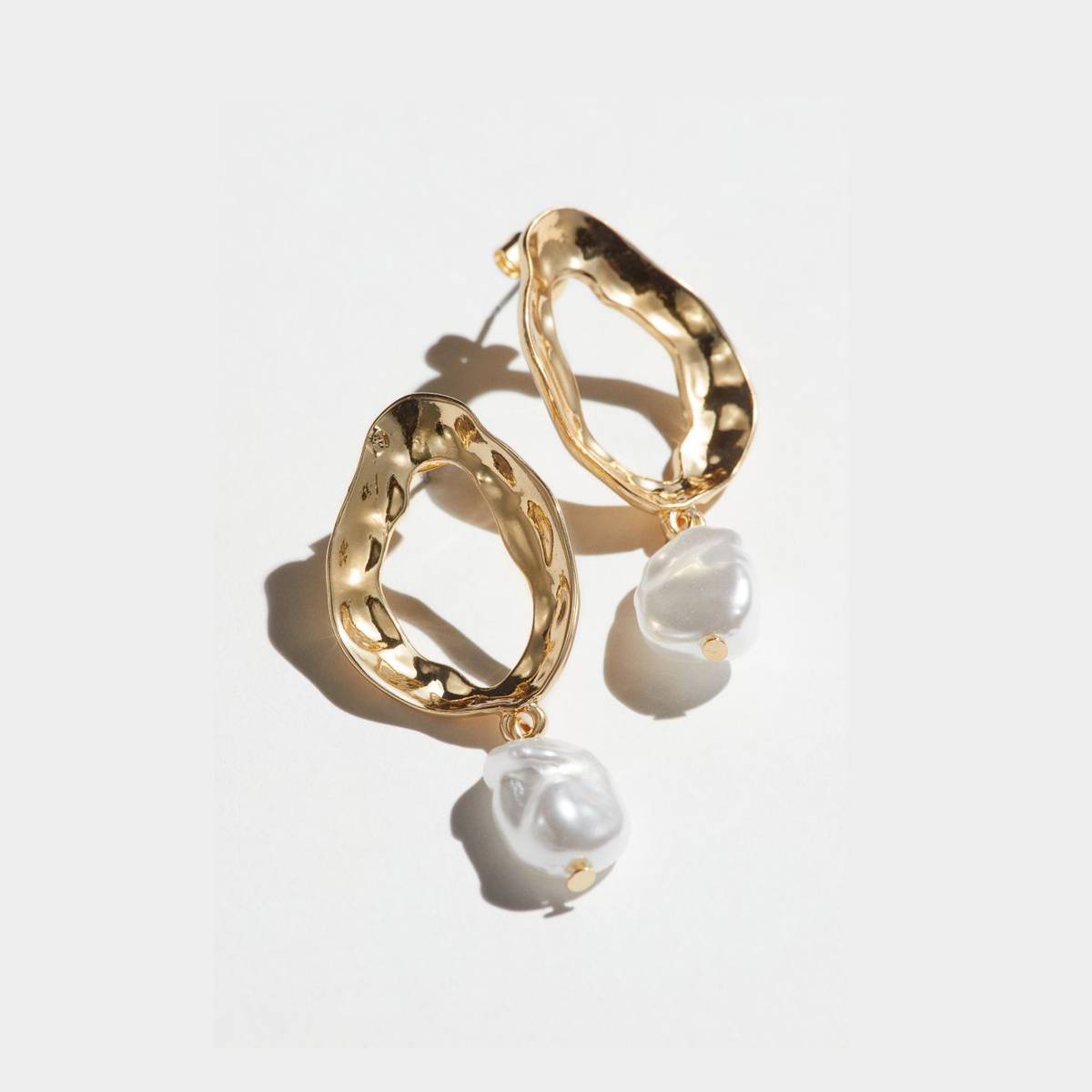 Náušnice H&M, 99 Kč (bižuterie)