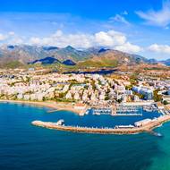 Marbella - turistické středisko ve španělské Andalusii - je místem, kam s oblibou míří milionáři z celého světa