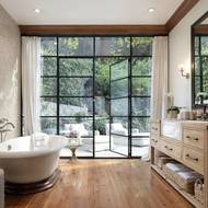 Jedna ze třinácti koupelen