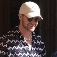 Justin Timberlake měl vždycky vytříbený módní styl. Jeho instagram pak potvrdí, že poslední dobou nosí perly