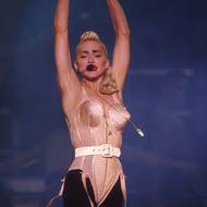 V roce 1990 ji na svém ambiciózním turné předvedla zpěvačka Madonna