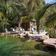 Pohádkové místo na relax u jezírka