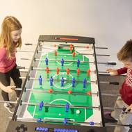 Aparthotel Svatý Vavřinec nabízí Krkonošské wellness i dvě herny pro děti a teenagery s fotbálkem nebo herními konzolemi