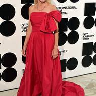 Veronika Žilková se zúčastnila premiéry filmu Světýlka v krásných šatech s mašlí. Jedinou drobnou výtku máme k jejímu obutí – k róbě by se více hodily subtilnější sandálky
