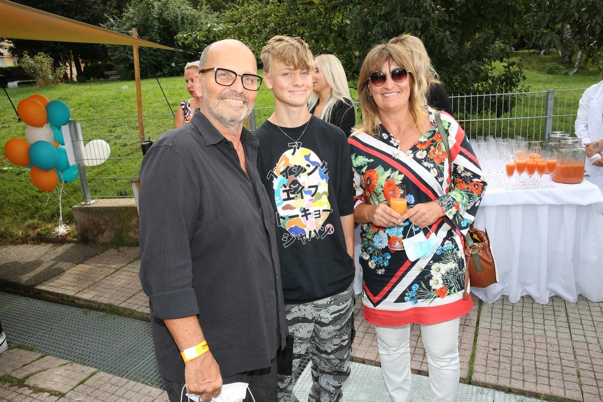 Zdeněk s manželkou Zdeňkou a jejím synem Martinem, ke kterému se chová kuchař jako k vlastnímu. Na fotce z roku 2021