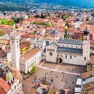 Historické centrum města Trento s katedrálou Duomo di Trento 