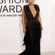 Plus size modelka Paloma Elsesser vsadila na značku Diotima a šaty s hlubokým dekoltem